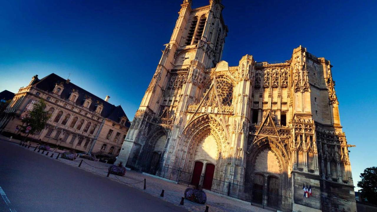 Le Chat De La Cathedrale - Calme - Jardin - Wifi Troyes Buitenkant foto
